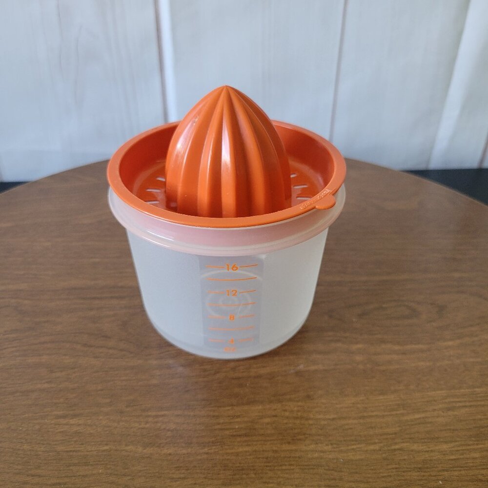 Vintage Tupperware Juicer #409, And 16 oz Measuring Container, #1493, EUC